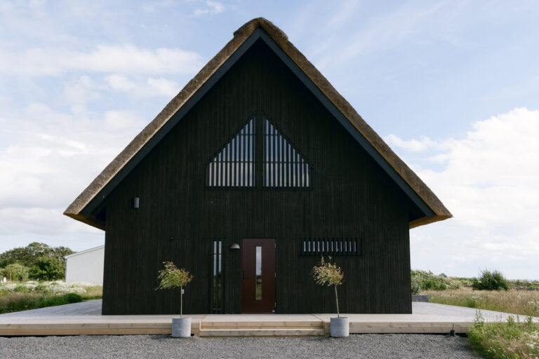 Total front view of Suyaki house